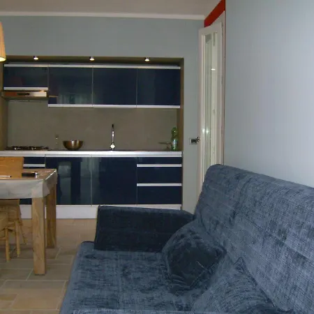 Casa Maria Teresa アパート カンネロ・リヴィエーラ